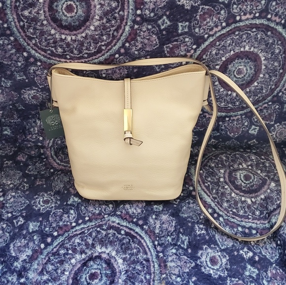 Vince Camuto Handbags - Vince Camuto Leather Purse with dust bag